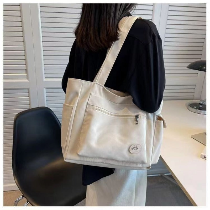 Große Damenmode-Studententasche