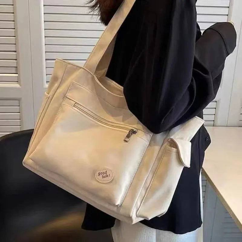Große Damenmode-Studententasche